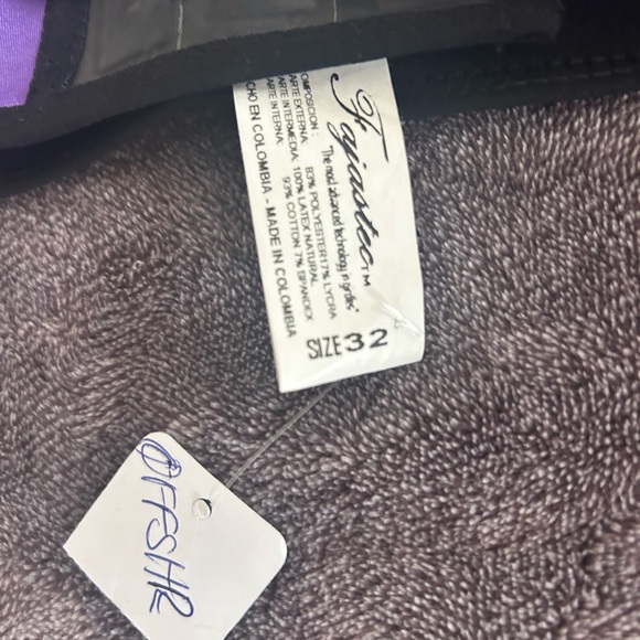 training Corset, waist Cincher,Girdle, torso,latex Clothing, active, hip clipart - Picture 3 of 4